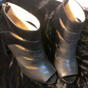 Adrienne Vittadini women’s leather Ankle Boot Heels 7.5